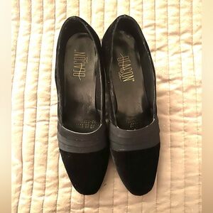 Beacon Black low-heeled shoes, Size 10